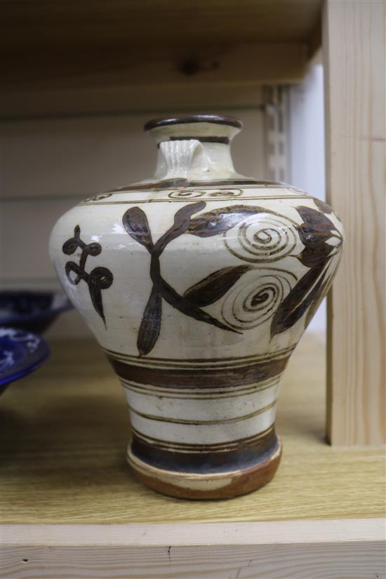 A Chinese cizhou vase, Yuan dynasty 8in.